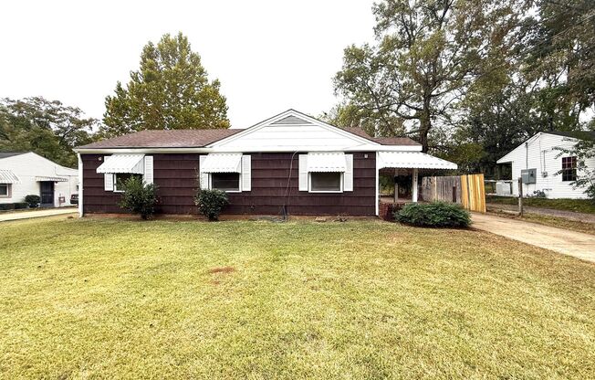 ** 3 Bed 2 Bath located off Narrow Lane rd ** Call 334-366-9198 to schedule a self tour