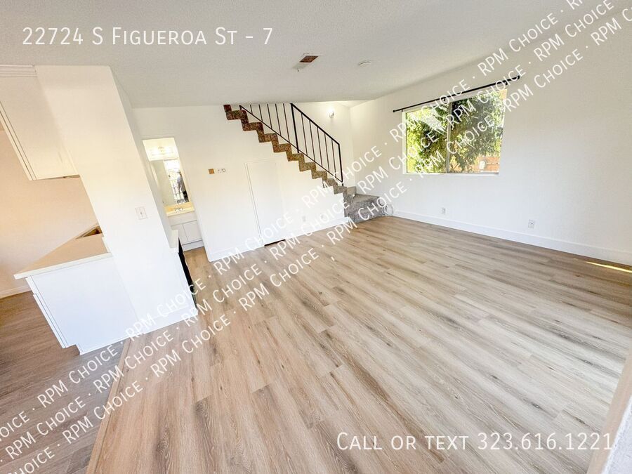 22724 S FIGUEROA ST