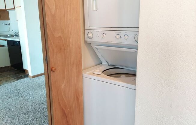 2 beds, 1 bath, $900, Unit Apt. 2