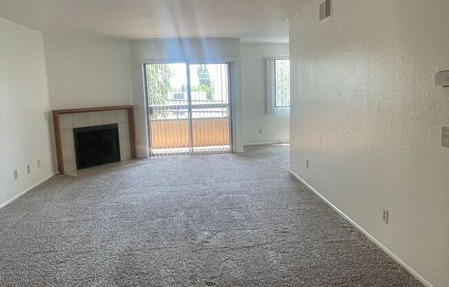 Updated 2 Bedroom/ 2 Bath Condo In The Heart of Glendale!