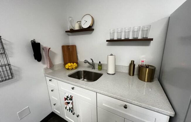 Studio, 1 bath, 350 sqft, $1,199, Unit 431