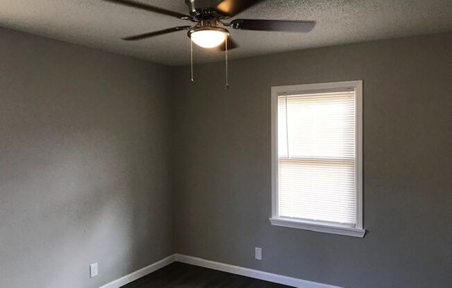 Charming 2-bedroom, 1-bath home in Fort Worth. AVAILABLE NOW!