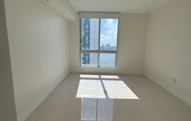 2 beds, 2 baths, $4,300, Unit #3212
