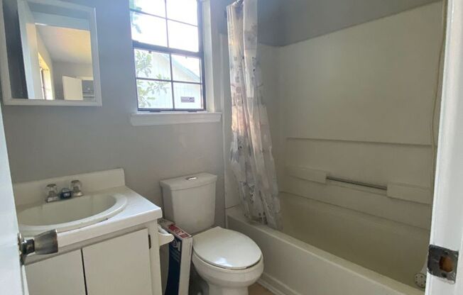 Pet Friendly Ridgewood Subdivision Gem: 3-Bedroom Home with Fenced Yard.
