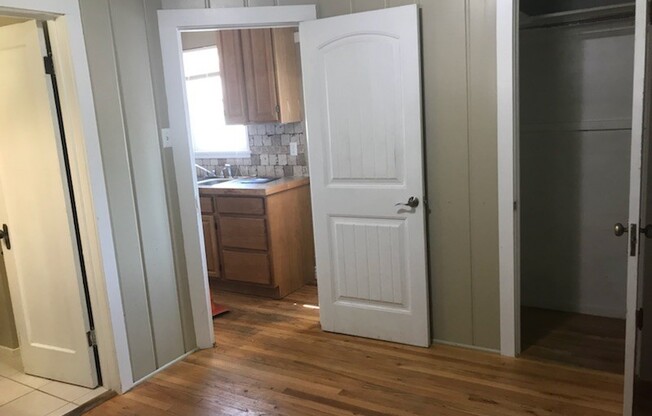 1 bed, 1 bath, 450 sqft, $950, Unit Unit 2