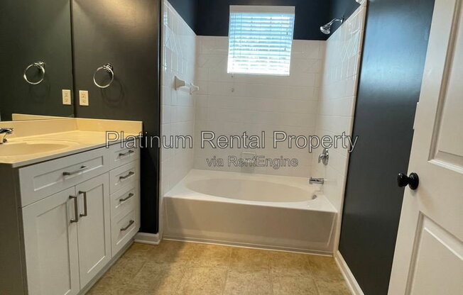 3 beds, 2.5 baths, 2,069 sqft, $2,095, Unit 10