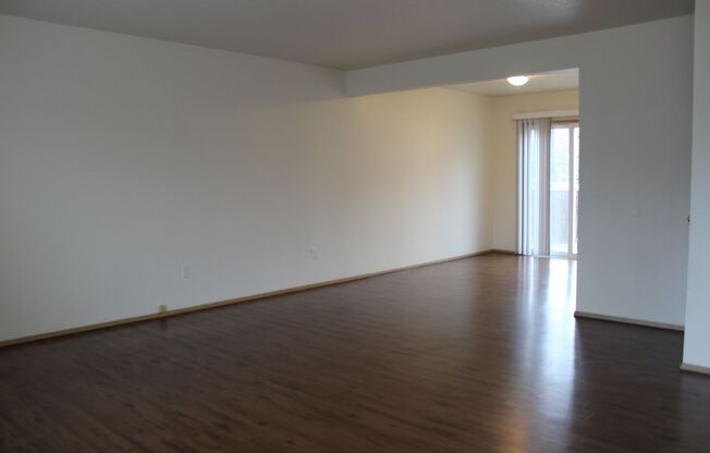 3 beds, 2.5 baths, $2,200