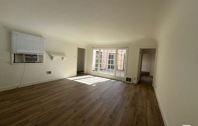 4956 S SAN VICENTE BLVD