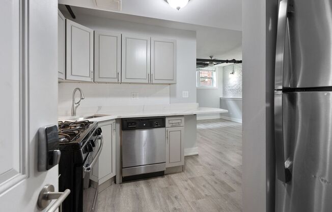 2 beds, 1 bath, 569 sqft, $2,200, Unit 6110-G