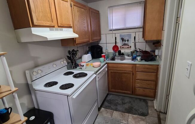 3 beds, 1 bath, $2,200, Unit #4