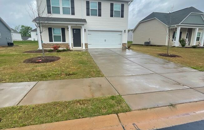 4 bedrooms 3 bath home available In Piedmont for immediate move in!!!! Community Swimming Pool