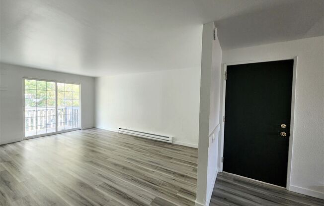 2 beds, 1.5 baths, 945 sqft, $1,350, Unit C