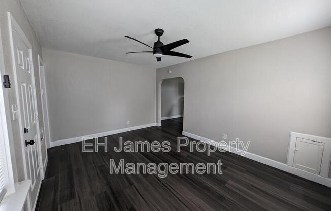 2202 E 7 ST