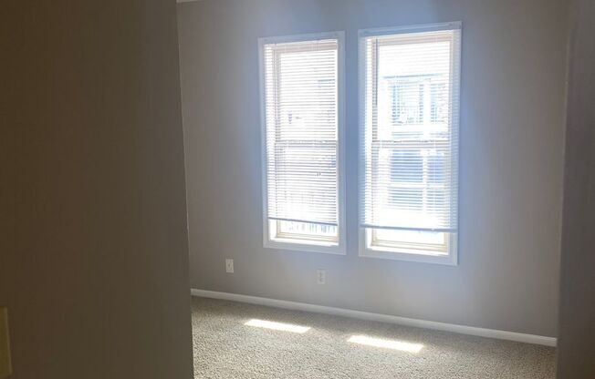 2 beds, 1 bath, 948 sqft, $1,179, Unit 138
