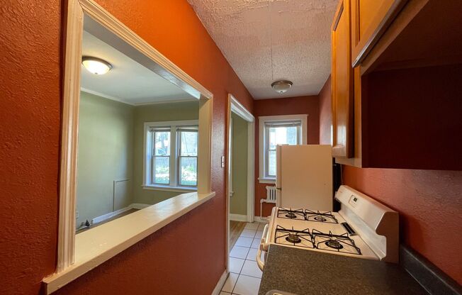 Studio, 1 bath, $825, Unit 06