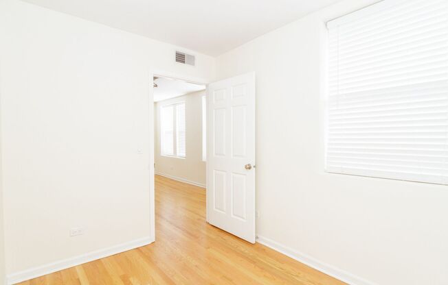 2 beds, 1 bath, 600 sqft, $2,100, Unit 2520-A4