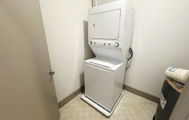 2 beds, 2 baths, 1,050 sqft, $2,095, Unit 3250-104