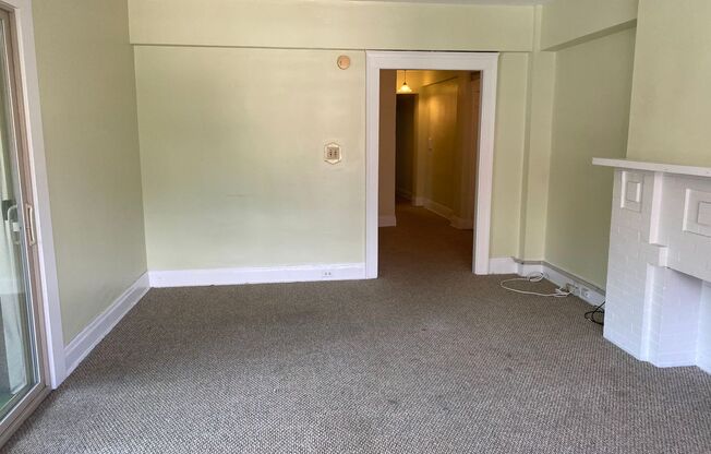 3 beds, 1.5 baths, $2,175, Unit 5806 Howe - 1