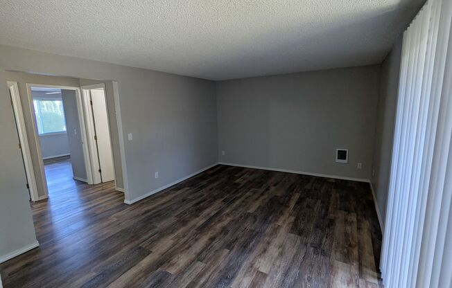2 beds, 1 bath, 889 sqft, $1,295, Unit 07
