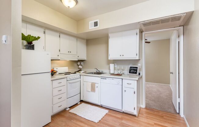 1 bed, 1 bath, 600 sqft, $1,049, Unit 44