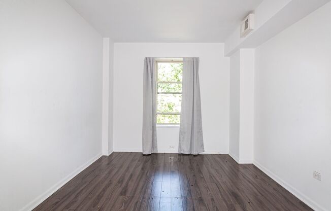 1 bed, 1 bath, $1,745, Unit 5H