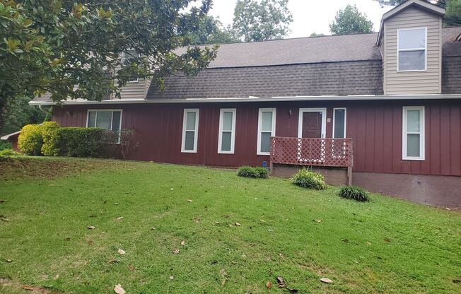 Louisville 37777 - 6 bedroom, 3 bath home with a 2-car garage on one-third acre - No Pets - Call Tom Parry (865) 607-3649