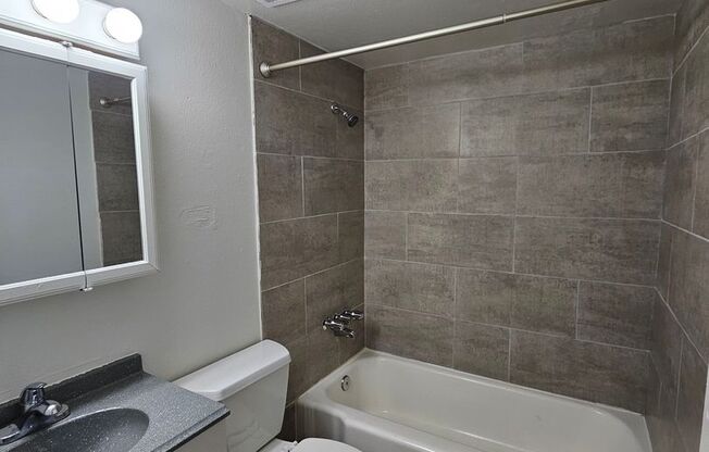 Studio, 1 bath, 320 sqft, $995, Unit 2