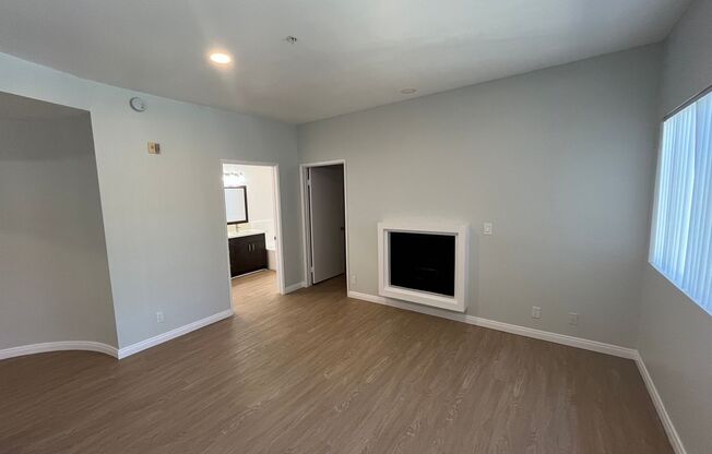 3 beds, 2 baths, 1,250 sqft, $3,198, Unit 102