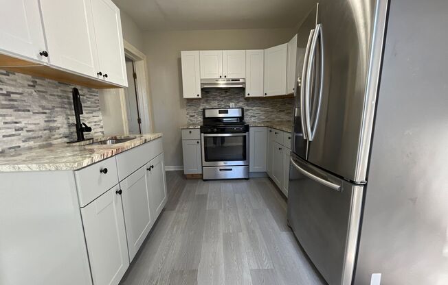 3 beds, 1 bath, $1,595, Unit Apartment 2