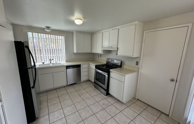 3 beds, 2 baths, $2,500