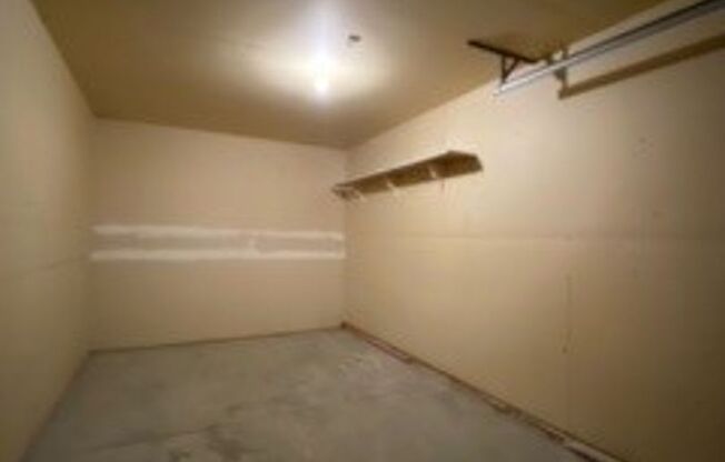 3 beds, 1 bath, $1,195, Unit Apt C