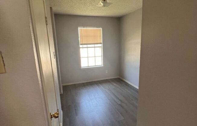 2 beds, 1 bath, $999