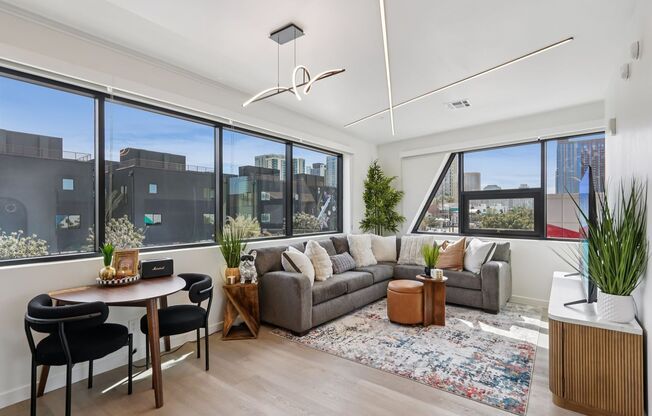 2 beds, 1 bath, 786 sqft, $2,167, Unit 301