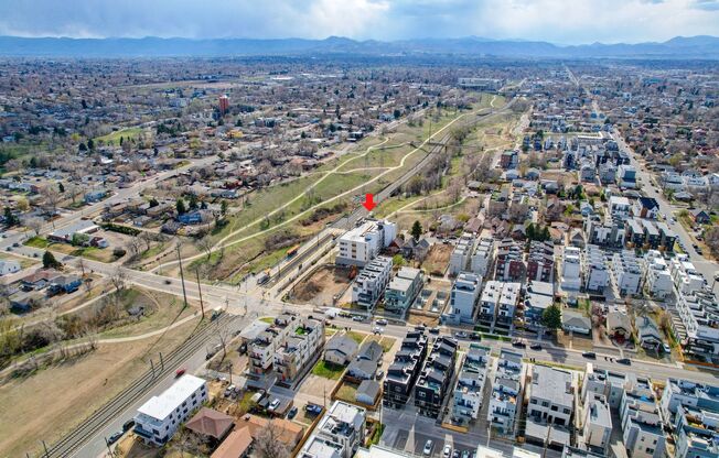 Modern 2B/2B Apartment – Steps from Light Rail & Sloan’s Lake!