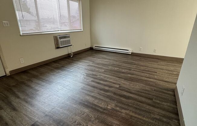 2 beds, 1 bath, 624 sqft, $875, Unit F