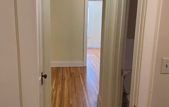 1 bed, 1 bath, 600 sqft, $969, Unit 215