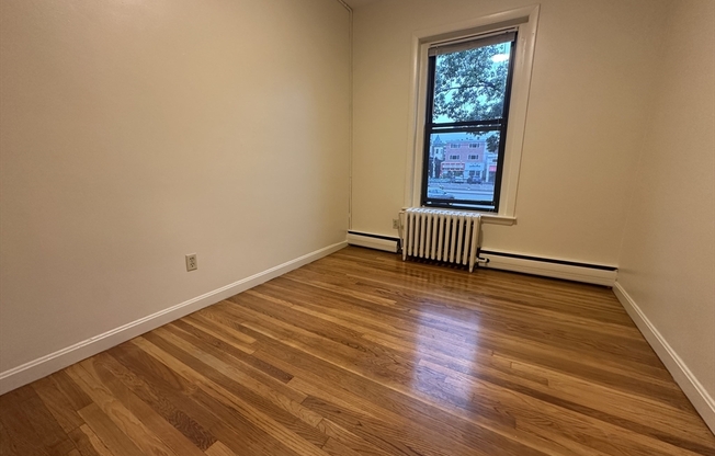 2 beds, 1 bath, 800 sqft, $2,995, Unit 26