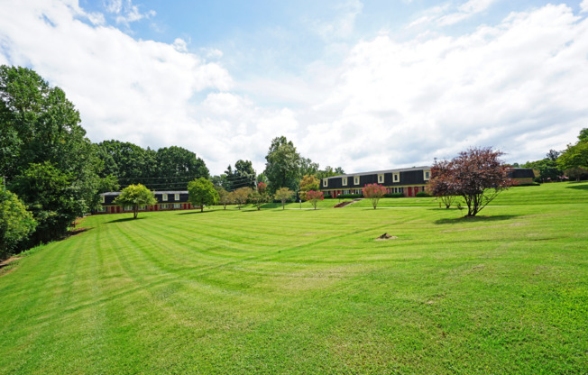 2 beds, 1.5 baths, 907 sqft, $1,325, Unit 17F