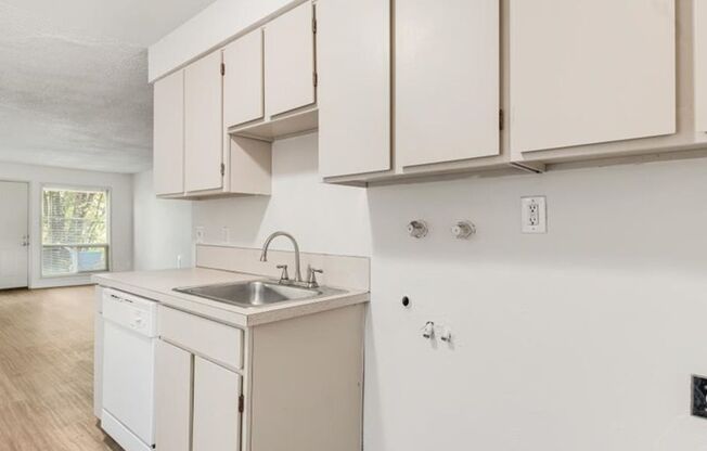2 beds, 1 bath, 950 sqft, $1,750, Unit 37