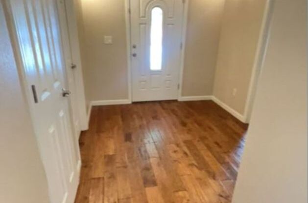 3BED 2BATH - Garage, Yard & Laundry