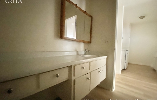 Studio, 1 bath, $1,350