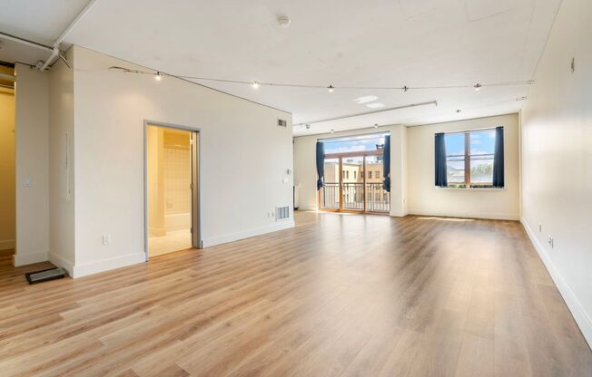 411 NW Flanders Street, #404