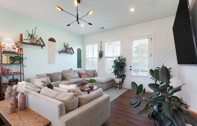 Stylish Townhome Minutes From Grant Park and Steps From the ATL BeltLine!