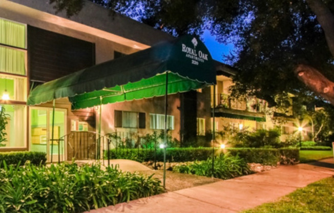 220 E Live Oak St