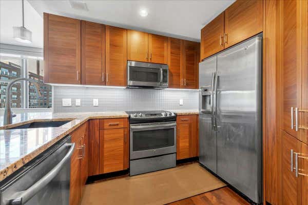 1 bed, 1 bath, 833 sqft, $3,650