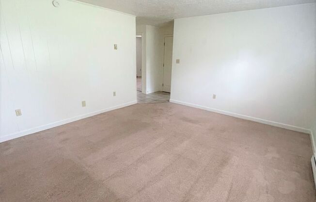 2 beds, 1 bath, 903 sqft, $1,240, Unit O-3