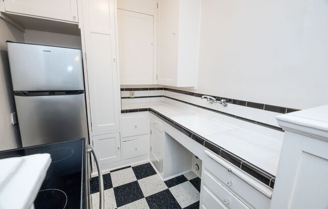 1 bed, 1 bath, 650 sqft, $1,335, Unit 101