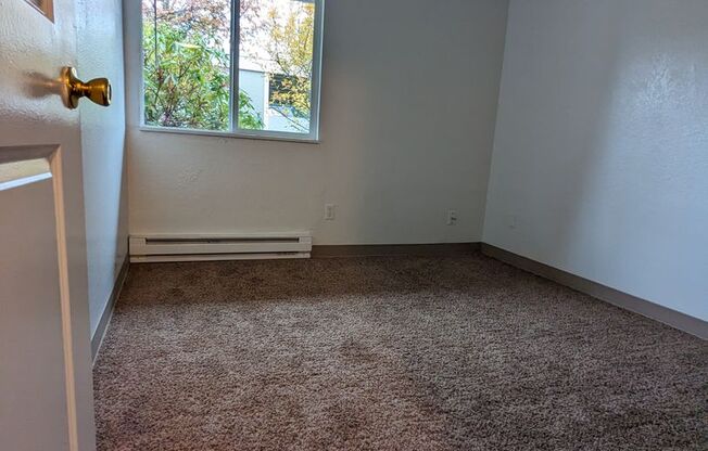 2 beds, 1 bath, 800 sqft, $1,595, Unit 05B