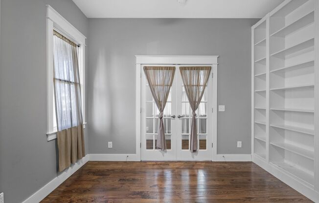 *HOT LISTING* Newly Renovated 3 Bedroom, 2.5 Bath w/ Bounus Room Home in Historic East Nashville!!