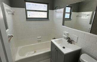 2 beds, 1 bath, $1,300, Unit B